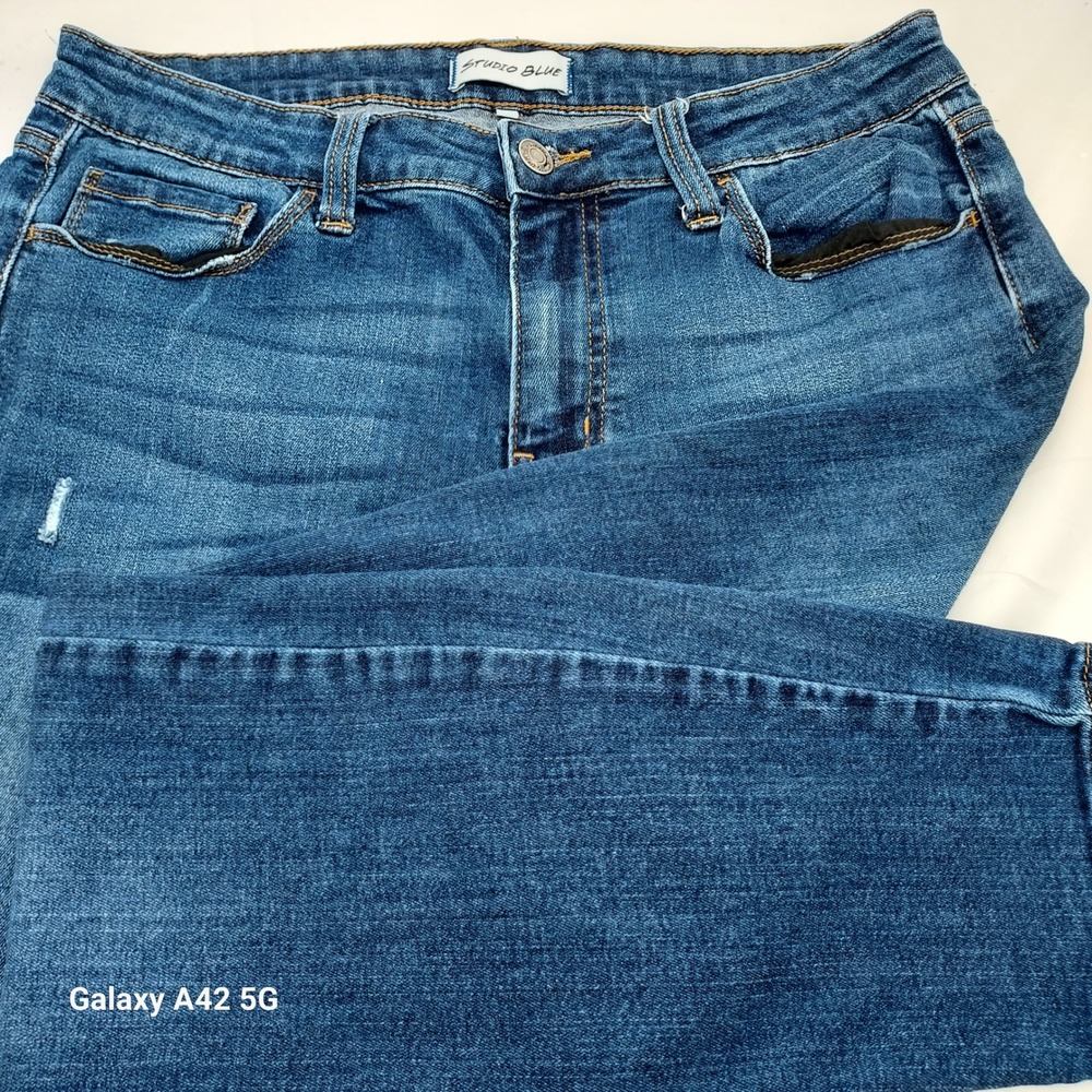 Studio Blue Distressed Skinny Jeans Medium Wash Denim SPT208 Womens Size 30